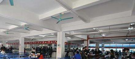 樊城区职业教育中心学校食堂