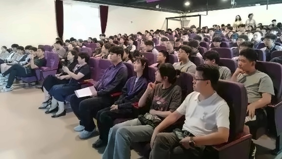 清华志清中学国际部开学典礼6.jpg