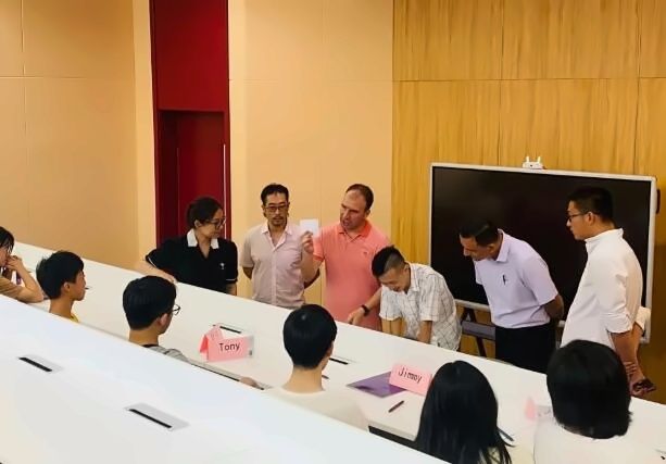 苏州美高学校选举学生会负责人及学生社团建设