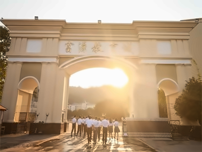 深圳市富源英美学校学校正门