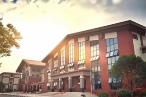 上海天华学院国际中本贯通项目大门