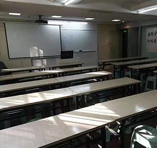 宽敞教室