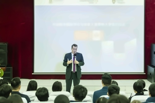 中加楓華國際學校與加拿大里賈納大學簽約儀式