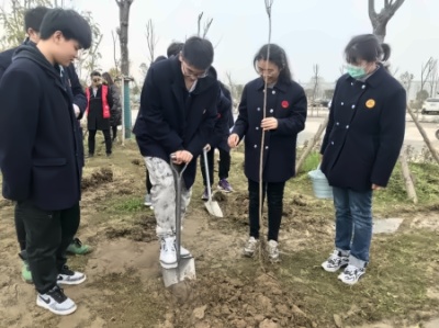 省靖中国际部植树节活动.jpg