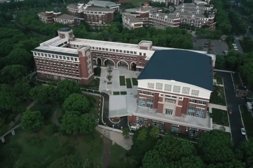 张家港梁丰高级中学国际学院