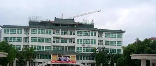 右江民族医学院