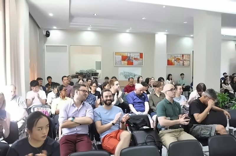 2018年光华剑桥全体教职员工大会.jpg