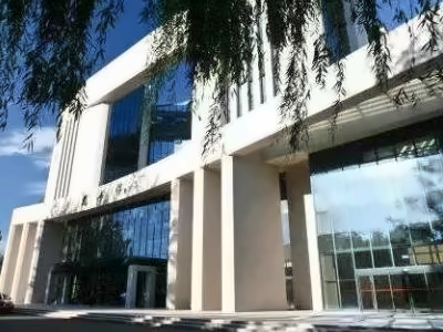 对外经济贸易大学剑桥国际学校校园环境