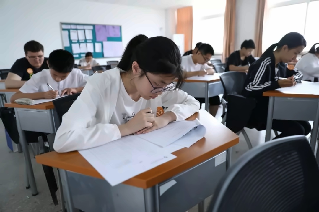 贝拉国际高中