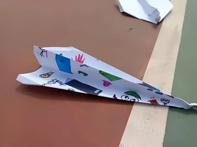 纸飞机大赛.jpg