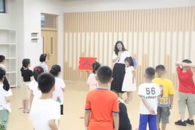 湖州帕丁顿开学报道.jpg