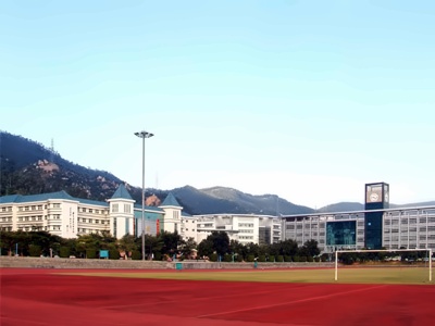 深圳市富源英美学校学校操场