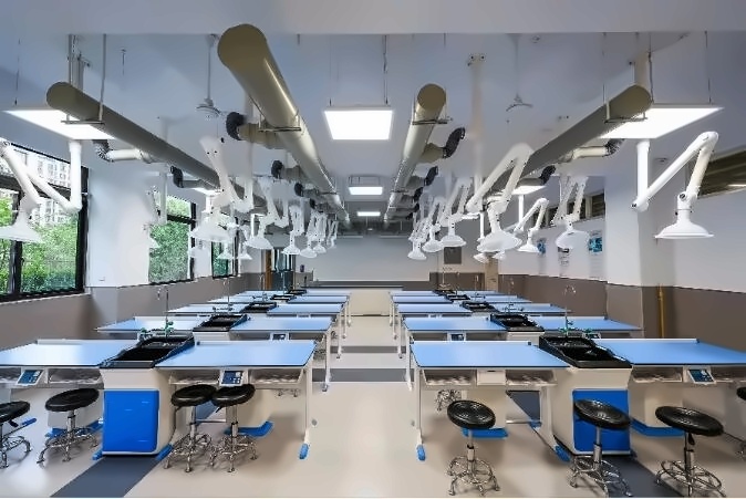 上海行中中学实验室.jpg