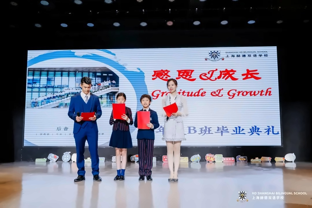5B班中文诗朗诵《毕业典礼》.jpg