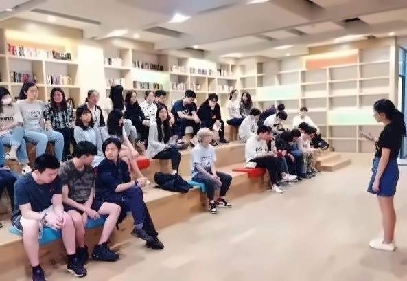 美国蒙特沃德高中上海校区全体师生会议.jpg