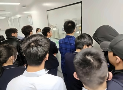 东鼎外国语国际高中部春季研学.jpg