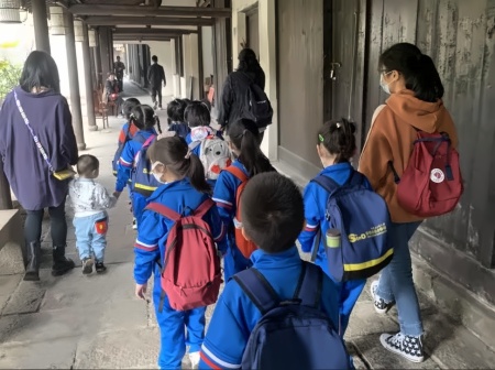 中加楓華幼兒園學生黎里古鎮游.jpg