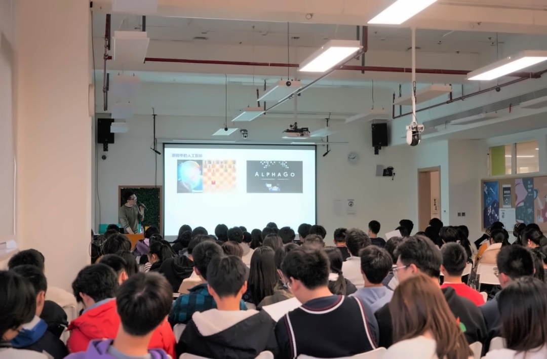上海德英乐学院顺利开展人工智能AI普及性讲座.jpg