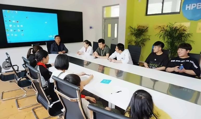 湖州帕丁顿双语学校膳食委员会会议.jpg