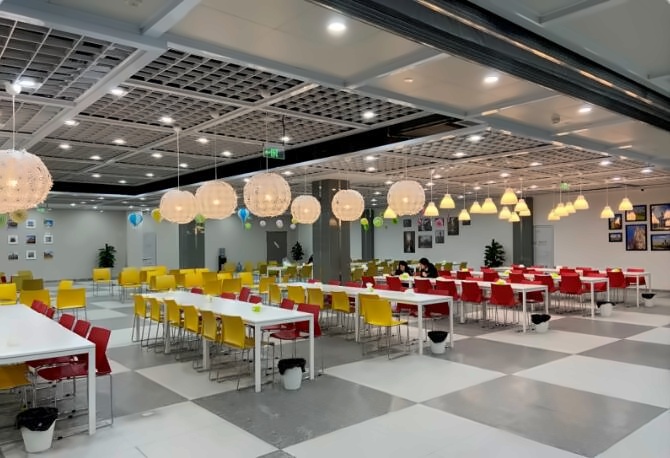 成都沃顿公学餐厅.jpg
