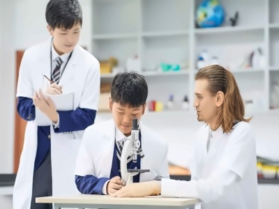 瑞得福国际学校实验室