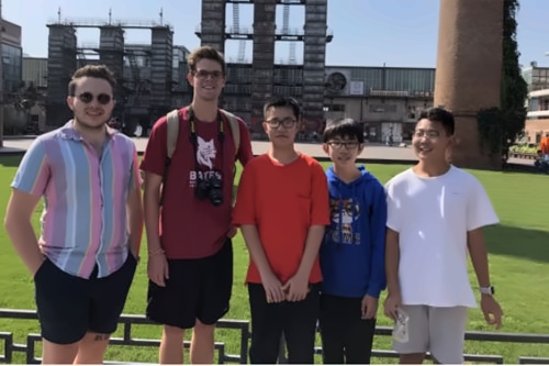 中育贝拉国际高中