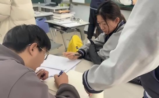 清华志清中学国际部小语种高考班.jpg