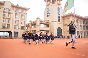 美国(青岛)伍斯特学校跑步