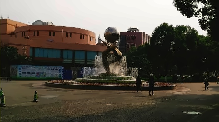 上海外国语大学出国留学