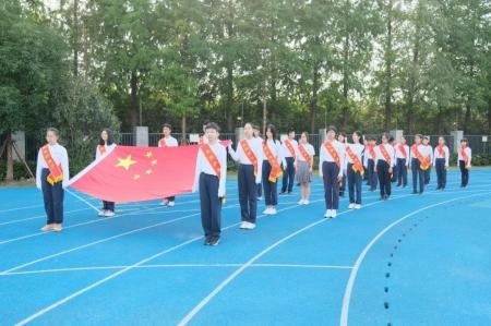 苏州海归子女学校举行2020-2021学年首次升旗仪式.jpg