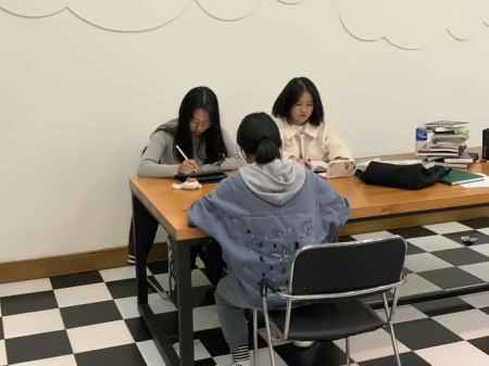 美华学校王老师的图书馆自习室2.jpg