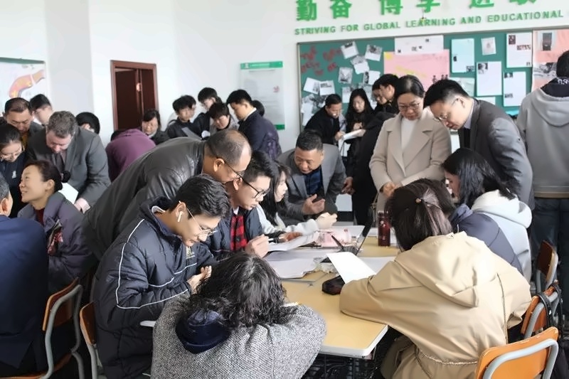 上海枫叶国际学校高中部选课活动.jpg