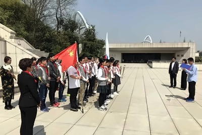 学生代表致哀悼词