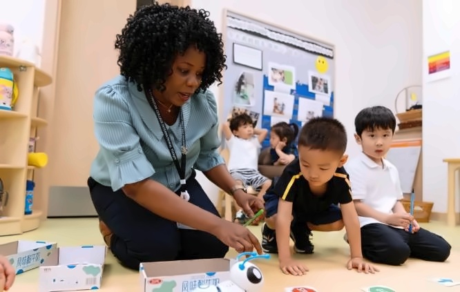 天津惠靈頓雙語幼兒園機(jī)器人課程.jpg