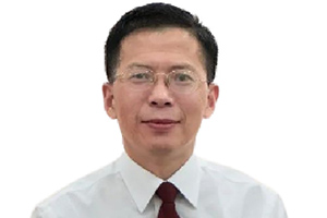 万清华（总校长）