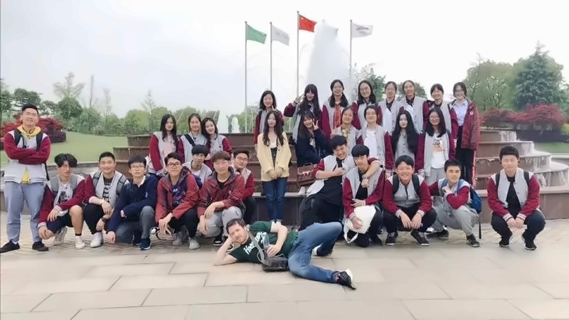 学生合影.jpg