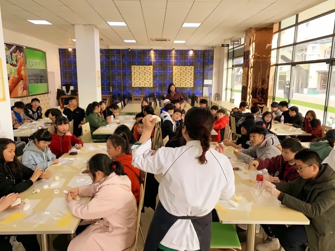中加楓華國際學(xué)校烘焙課.jpg