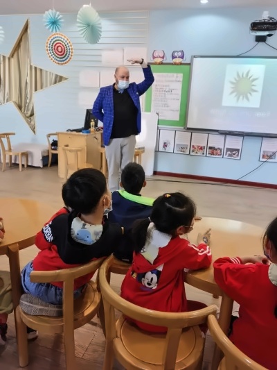 句容碧桂园小学沉浸式英语课堂.jpg