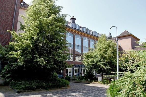 伊瑟隆商学与信息技术学院