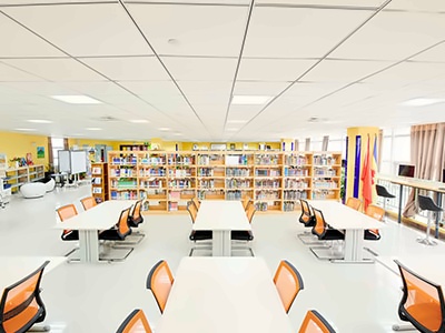 合肥高新中加学校图书馆