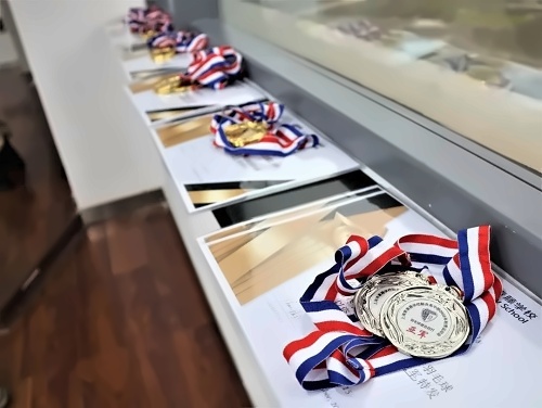 上海常青藤学校优秀学表彰.jpg