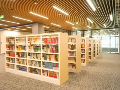 深圳市华朗学校图书馆