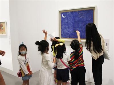 茁色国际美校