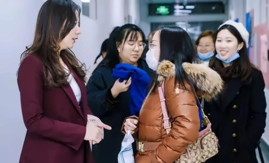 中育贝拉国际高中