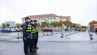 太仓市华顿外国语学校保安.jpg