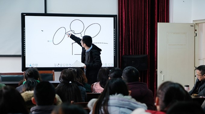 成都铁路工程学校工程专业科开展“智慧课堂的功能开发”教研活动