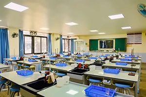 雷纳森英豪国际学院化学实验室