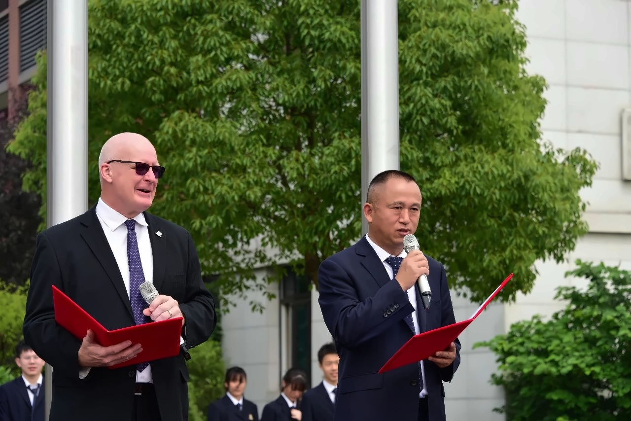 校长演讲.jpg