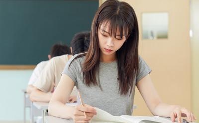 日语老师授课