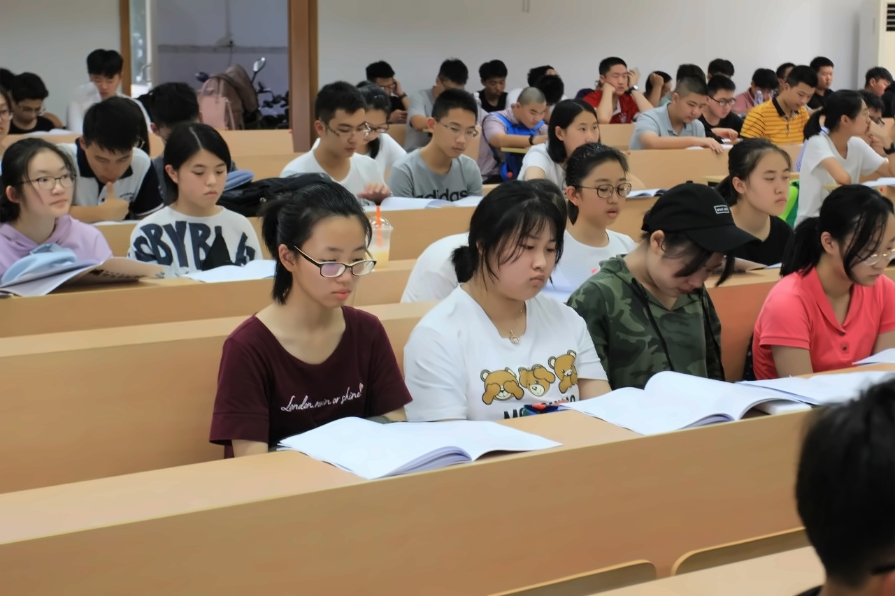 高一新生入学.jpg
